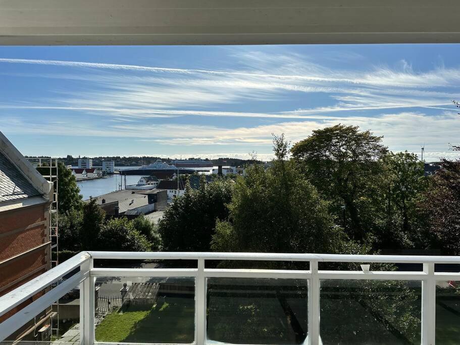 Ny Urban Leilighet Med Super Utsikt Haugesund Exterior photo